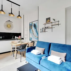 Apartment Beautiful Place-6p- Republique, Paris